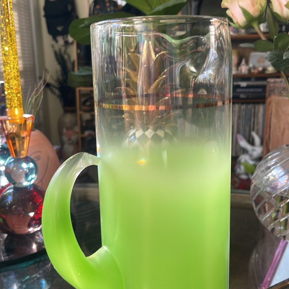 Blendo midcentury lime green ombre pitcher - Picture 3 of 6